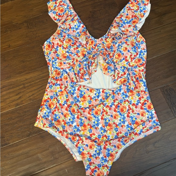 Floral Ruffle One Piece Swimsuit - Picture 4 of 5